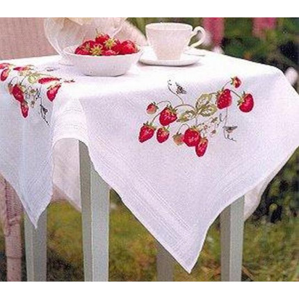 Набор для вышивания ETW16 Strawberries Tablecloth (Скатерть Земляника)